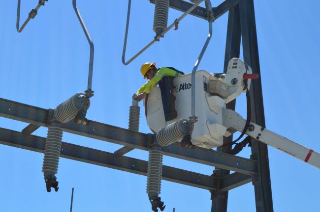 eci-rec-lineworker-in-bucket-truck-web