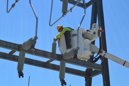 eci-rec-lineworker-in-bucket-truck-web